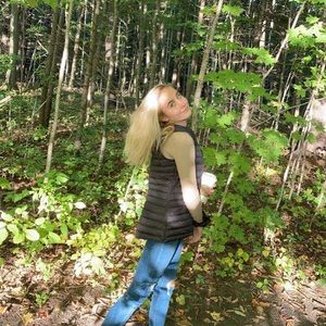 Meet your Posher, Lacey